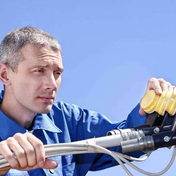 Antenista profesional trabajando en Mallorca